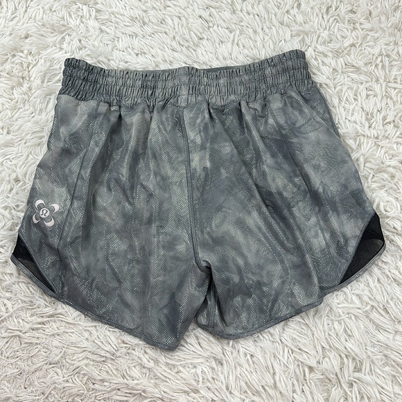 Lululemon SeaWheeze Hotty Hot High-Rise Lined Short 4" Elation Foil Diamond Dye - Picture 7 of 8
